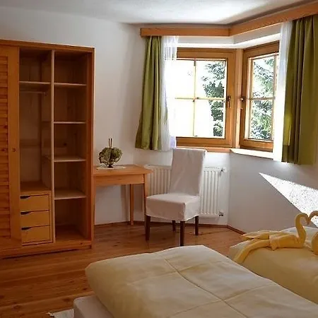 Ferienwohnung Delvai * Strassen